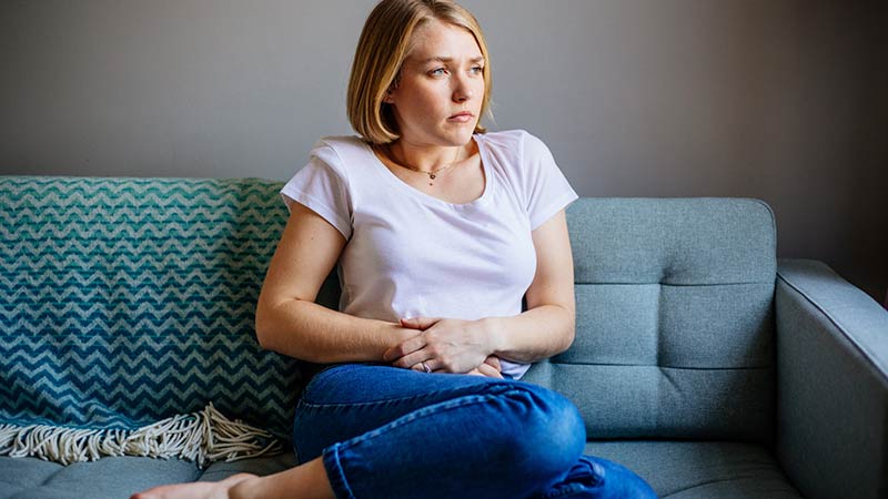 femmesavec douleurs abdominales